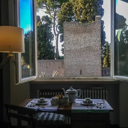 Alojamento de Acomodação e Pequeno-almoço Luminosa Vista Piramide Roma