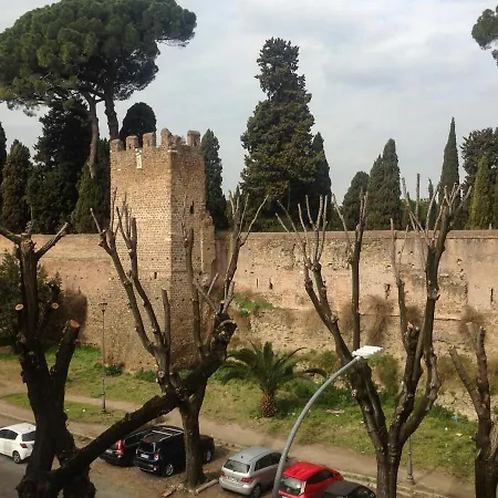Luminosa Vista Piramide Róma